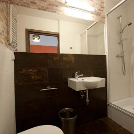Nasz Hostel posiada pokoje z nowoczesnymi łazienkami jak w dobrym hotelu.
